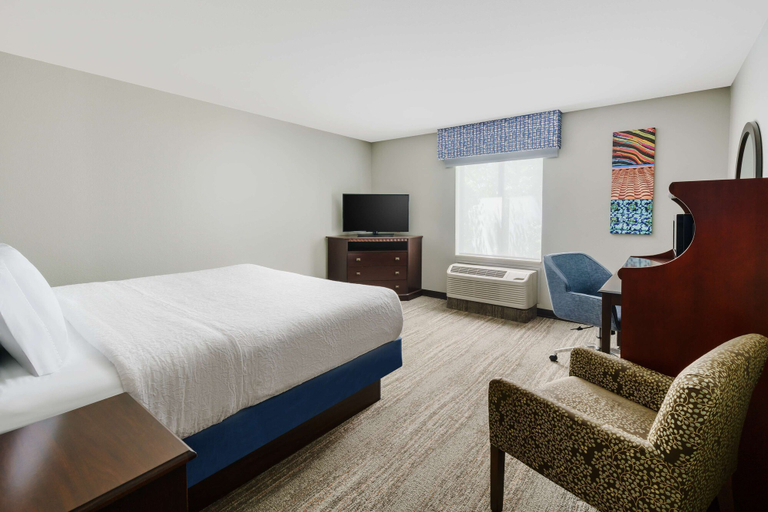 Bedroom 3, Hampton Inn & Suites West Sacramento, Yolo