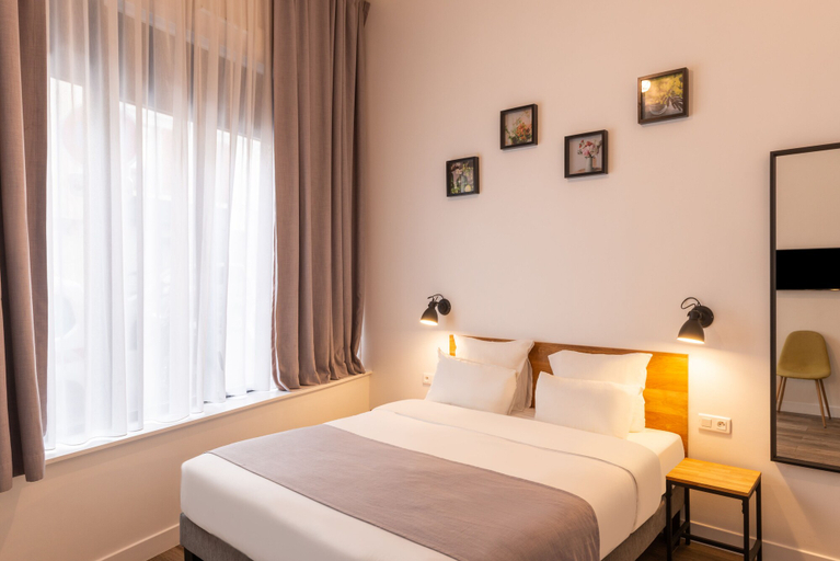 Bedroom 3, Hotel Terre Neuve, Paris