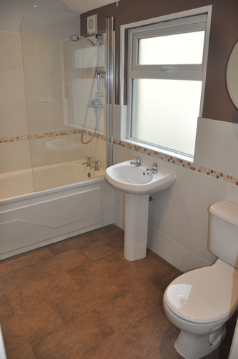 Bathroom, Top Of The Town House, North Down and Ards