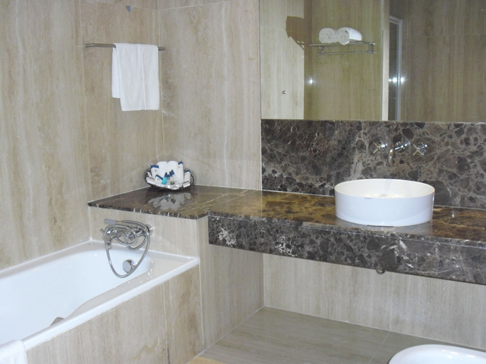 Bathroom 5, Afrin Prestige, Maputo