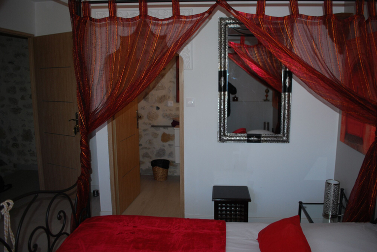 Bedroom 2, La Ferme de Coron, Ain