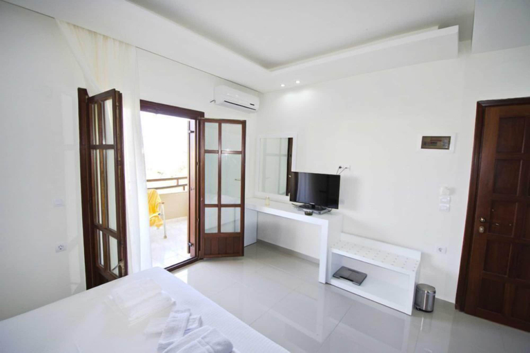 Bedroom 3, Hotel Macedon, East Macedonia and Thrace