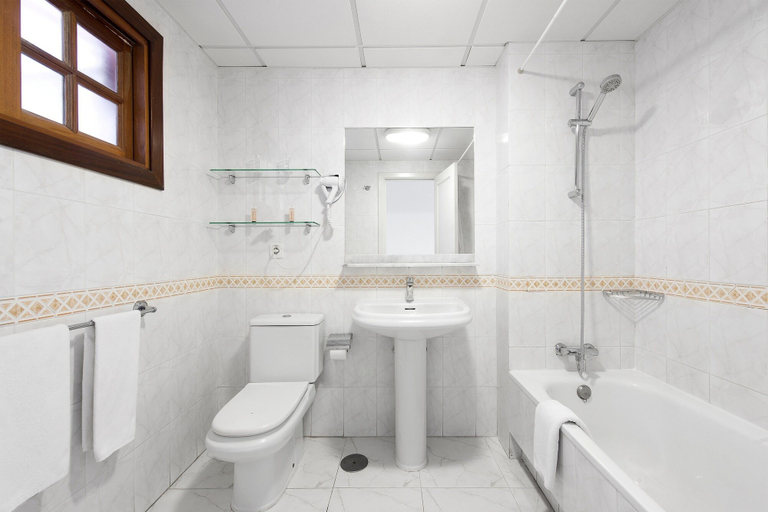 Bathroom 5, Elba Castillo San Jorge & Antigua Suite Hotel, Las Palmas