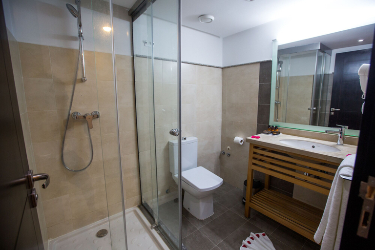 Bathroom 5, Hotel Du Golf, Mohammedia