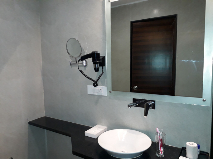 Bathroom 4, Hotel Silk City, Varanasi