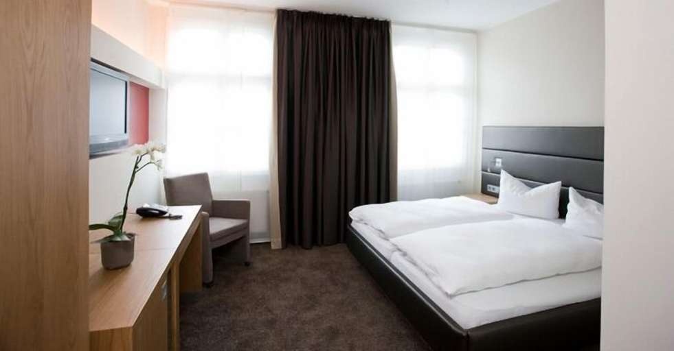 Bedroom 3, Hotel Gräfrather Hof, Solingen