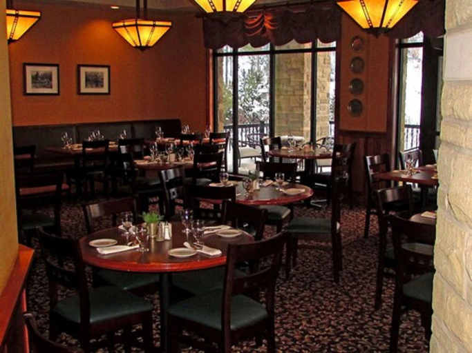 Food & Drinks 5, Calabogie Peaks Resort, an Ascend Collection Hotel, Renfrew