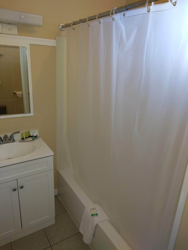 Bathroom, Hotel Wayne, Wayne