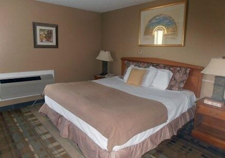Bedroom 3, Rodeway Inn Cheyenne I-80 East, Laramie