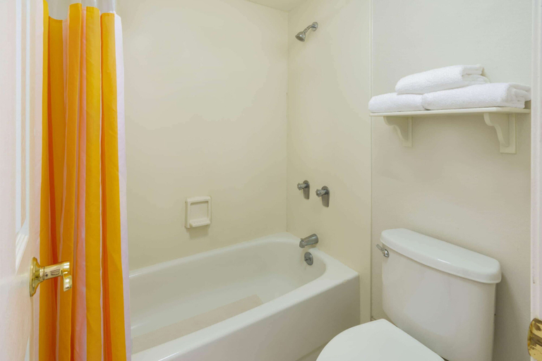 Bathroom 4, La Quinta Inn By Wyndham Cheyenne, Laramie