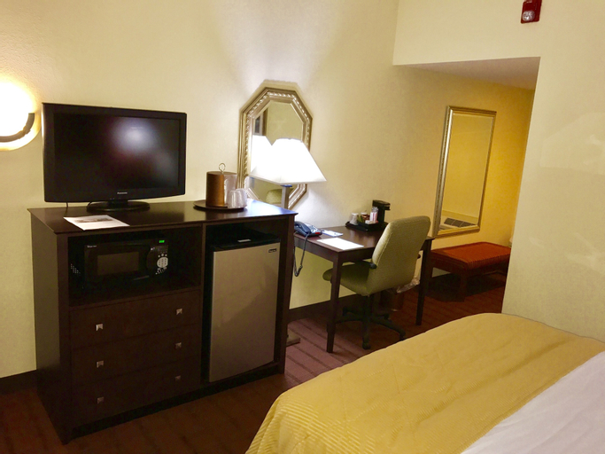 Bedroom 3, Hamden Hotel and Suites – Hamden New Haven, New Haven