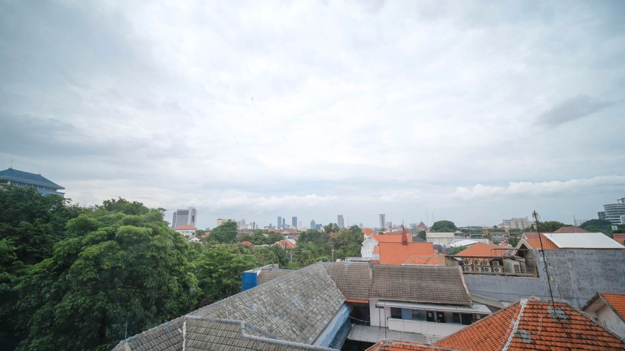 Others 4, Strategic and Comfy Studio (No Kitchen) at Grand Darmo Suite Apartment By Travelio, Surabaya