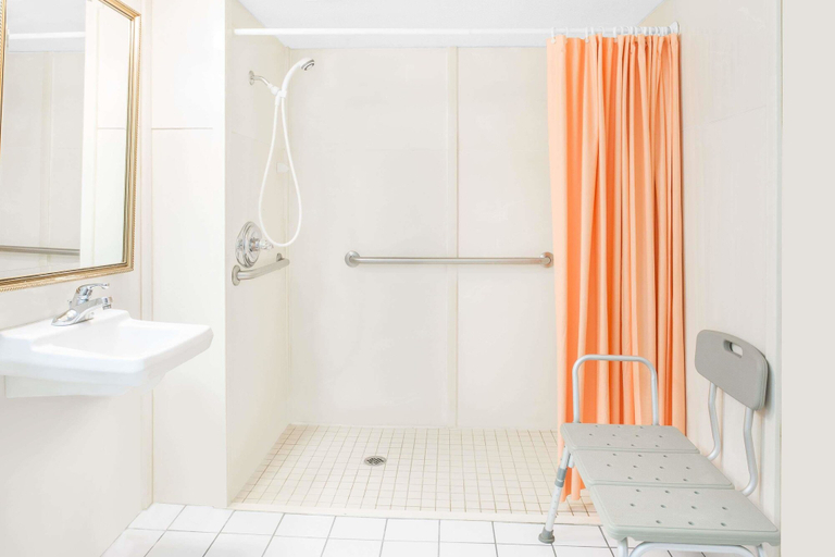 Bathroom 4, Howard Johnson by Wyndham Staunton, Staunton