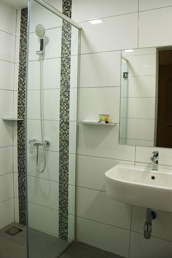 Bathroom 3, City Edge Hotel, Kuala Lumpur