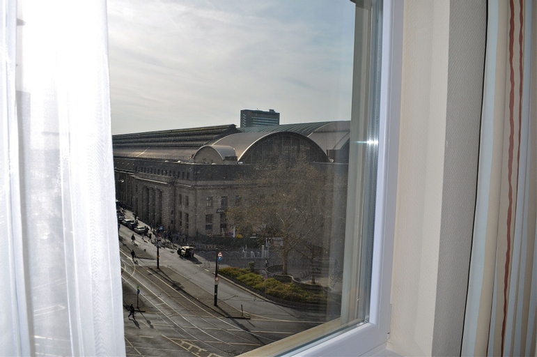 Exterior & Views 9