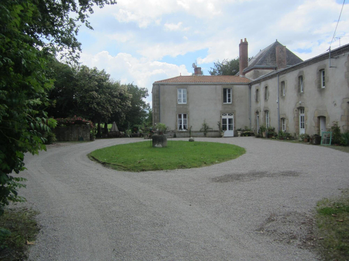 Exterior & Views 2, Le Manoir Aux Douves, Vendée