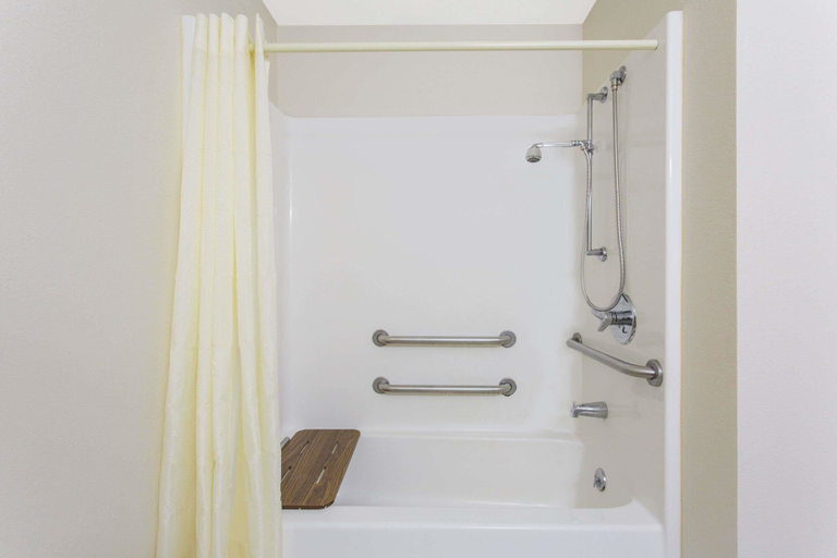 Bathroom 4, Super 8 by Wyndham Bedford, Bedford City