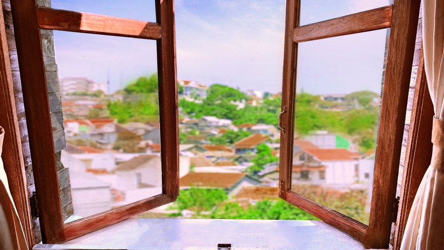 Exterior & Views 22