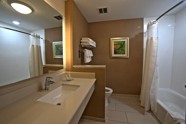 Bathroom 4, Fairfield Inn & Suites Houston Northwest/Willowbrook, Houston