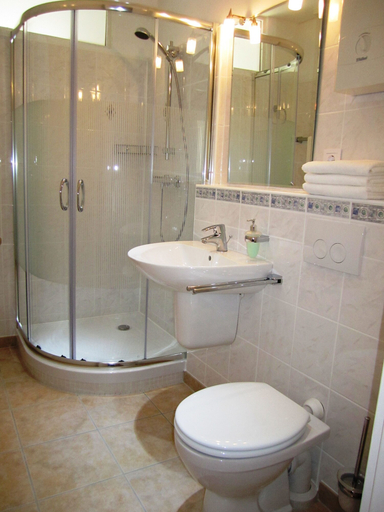 Bathroom 2, Stars Berlin Apartments Waldstrasse, Berlin