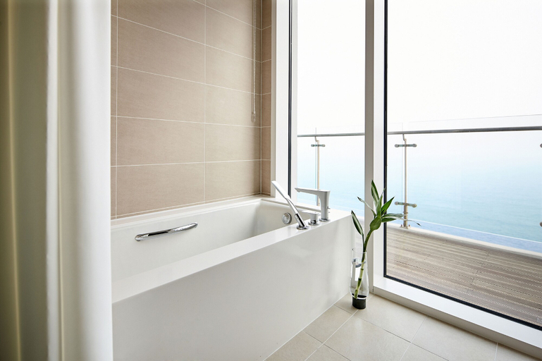Bathroom 5, Lotte Resort Sokcho, Sokcho