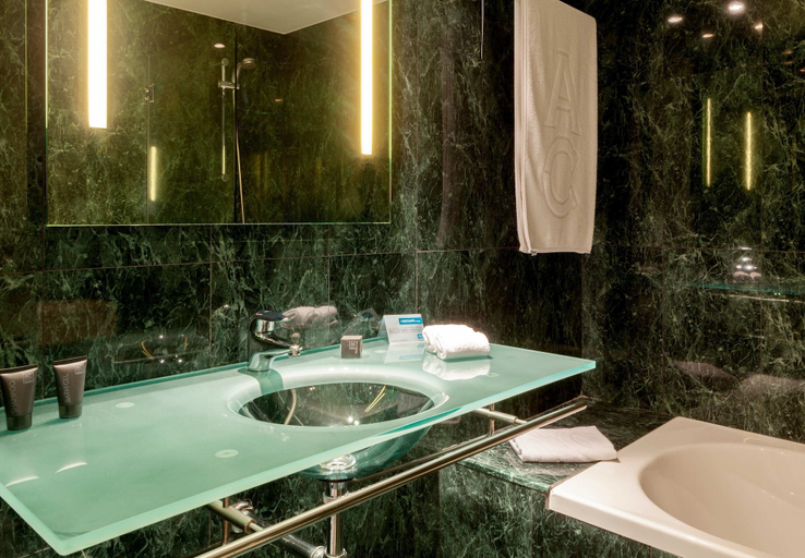 Bathroom 4, AC Hotel Córdoba by Marriott, Córdoba
