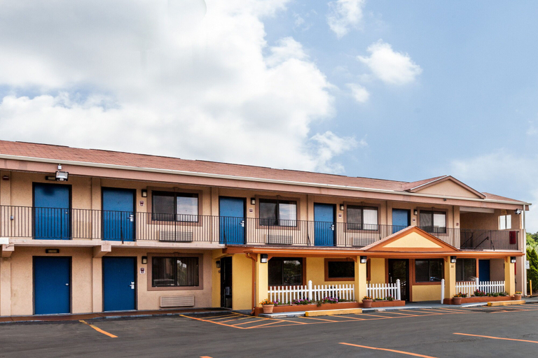 Exterior & Views 2, Red Carpet Inn, Cecil
