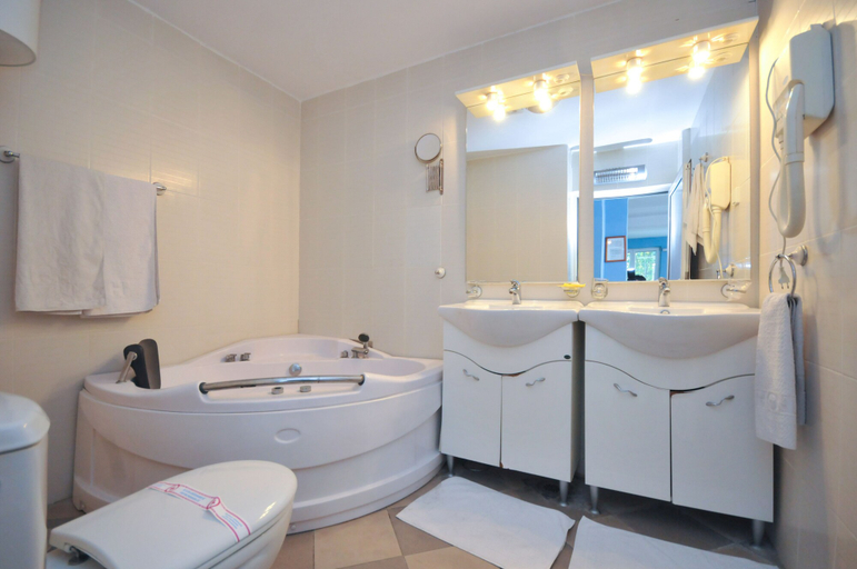 Bathroom 5, Oaza