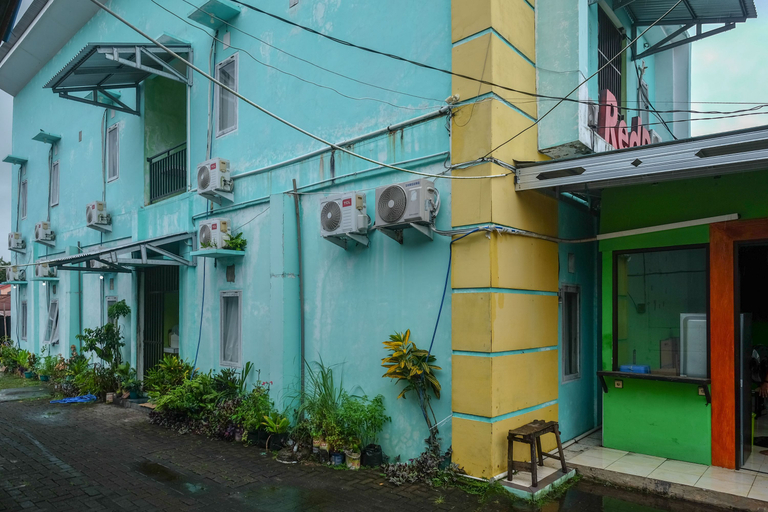 Exterior & Views 2, RedDoorz near Politeknik Manado, Manado