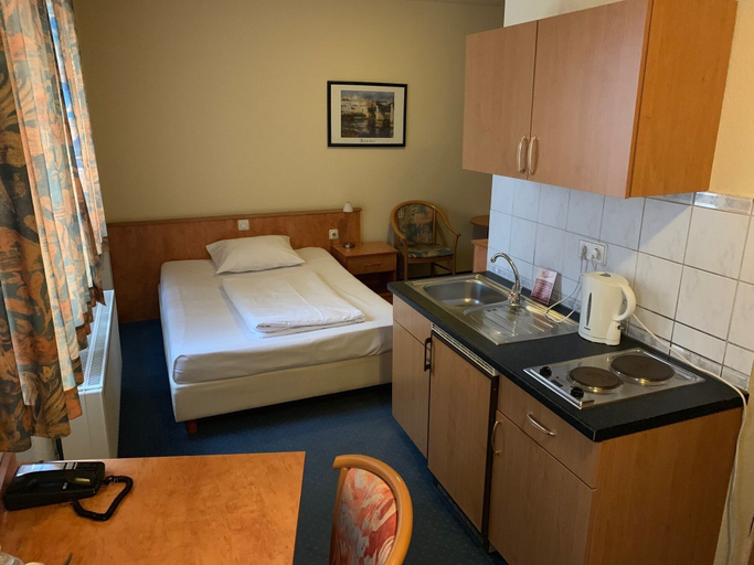 Bedroom 3, Hotel Am Kurfuerstenplatz - Messe, Frankfurt am Main