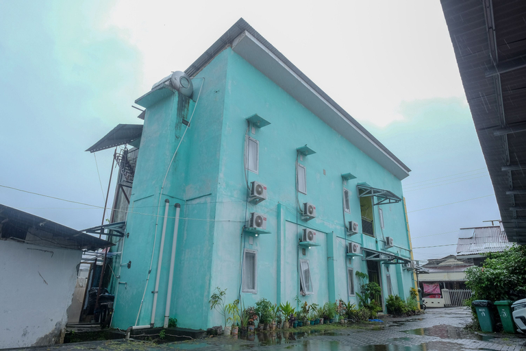 Exterior & Views 2, RedDoorz near Politeknik Manado, Manado