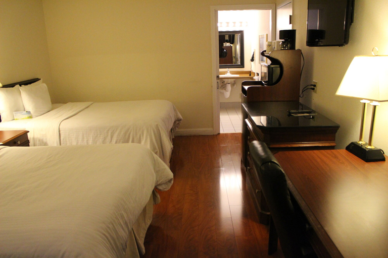 Bedroom 3, Days Inn & Suites by Wyndham Sunnyvale, Santa Clara