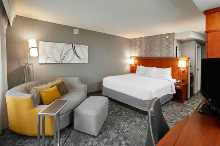 Bedroom 3, Courtyard by Marriott Toronto Brampton, Peel