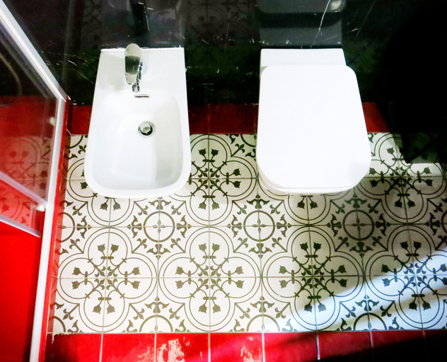 Bathroom 5, NIK King Rooms, Rome