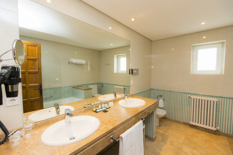 Bathroom 4, Parador De Ribadeo, Lugo