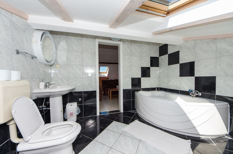 Bathroom 3, Apartments Lounger Frkovic, Crikvenica