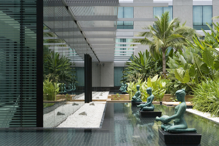 Exterior & Views 18