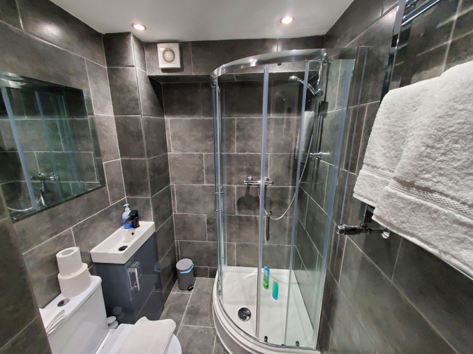 Bathroom 3, The Ashcroft Apartments, Salford