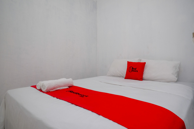 Bedroom 3, RedDoorz near De La Salle Manado, Manado