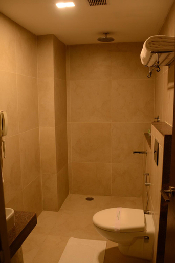 bathroom 4