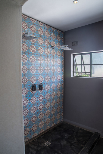 Bathroom 5, Latitude 13 Degrees, Lilongwe City