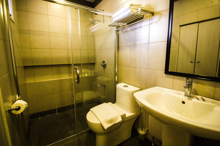 Bathroom 4, Jade Hotel & Suites, Makati City