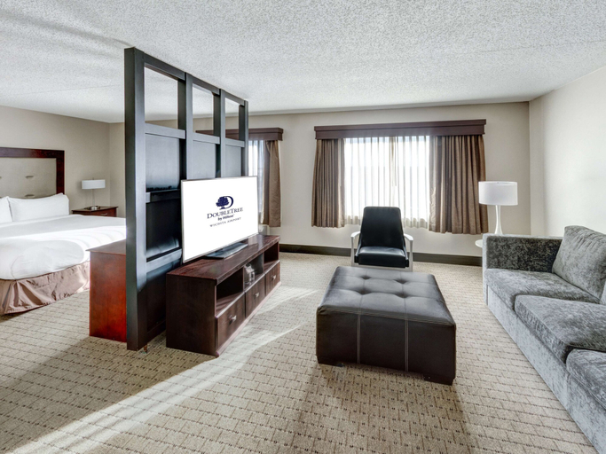 Bedroom 3, DoubleTree by Hilton Hotel Wichita Airport, Sedgwick