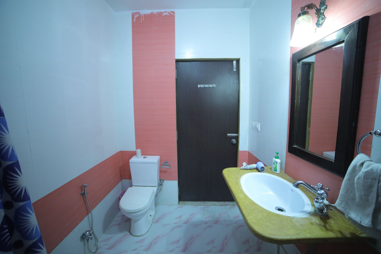 Bathroom 5, Hotel Tokyo Palace, Jaisalmer