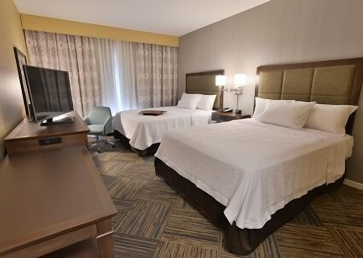 Bedroom 2, Hampton Inn Fond du Lac, Fond du Lac