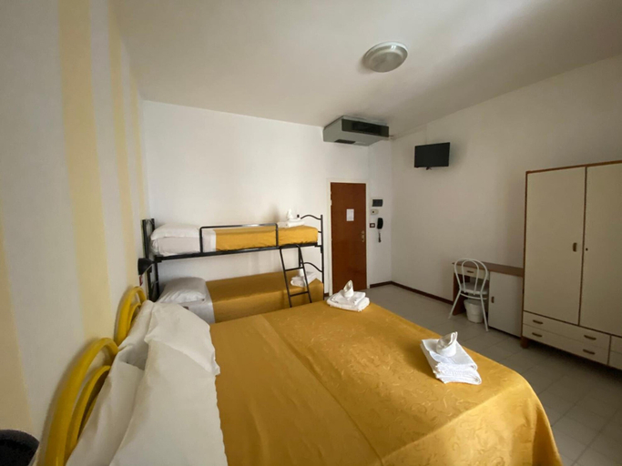 Bedroom 2, Hotel Terminus, Rimini