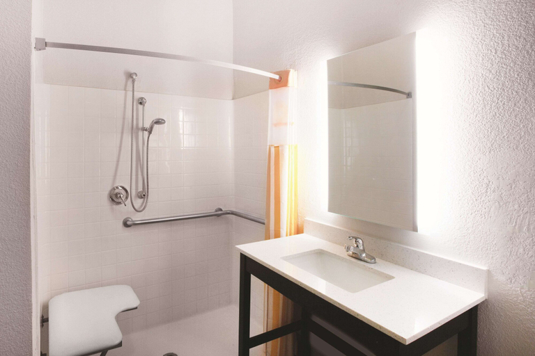 Bathroom 4, La Quinta Inn & Suites by Wyndham Mansfield TX, Tarrant