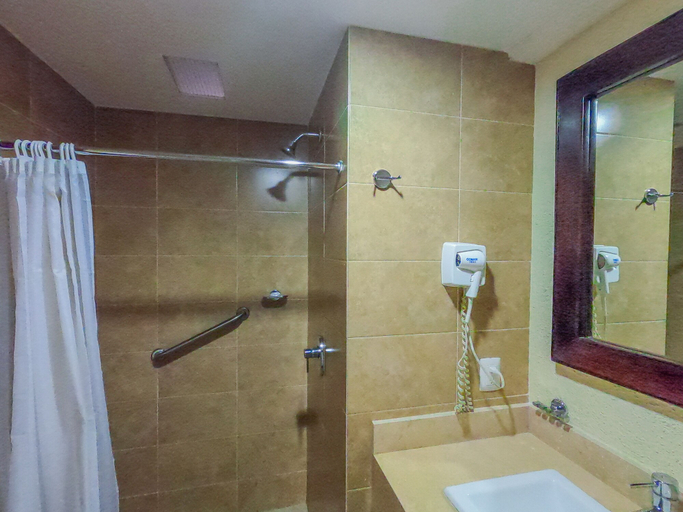 Bathroom 5, Hotel Tropicana - Near Olas Altas Street, Puerto Vallarta
