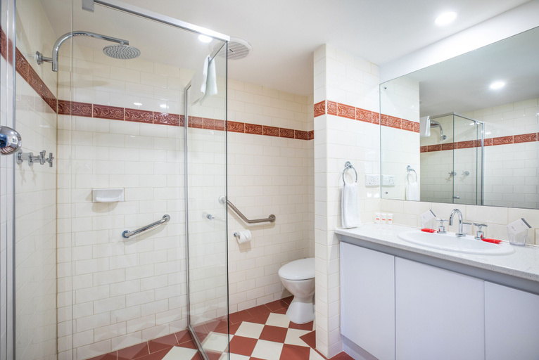 Bathroom 5, Nightcap at Hotel Victor, Victor Harbor