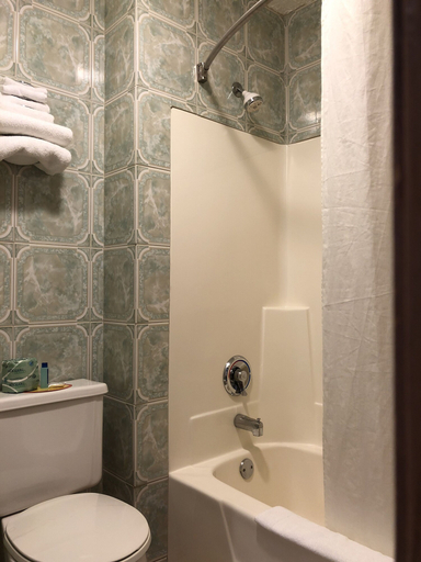 Bathroom 5, Sky Lodge Inn & Suites, Walworth